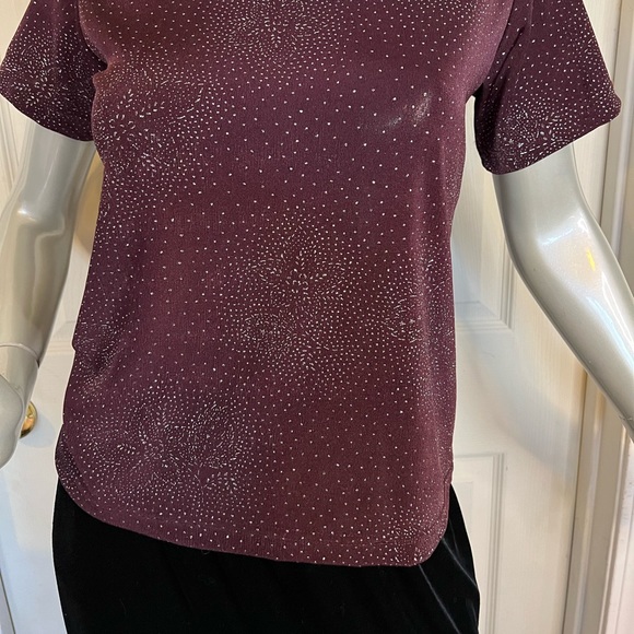 Very pretty Dark maroon blouse with sparkle floral like pattern. Size small - Picture 5 of 12